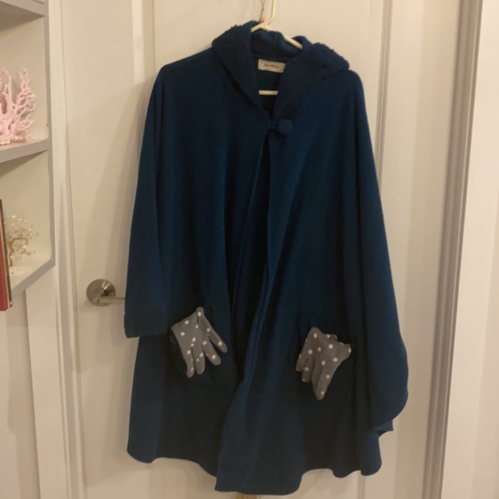 Teal Hooded Wrap w pockets & gloves